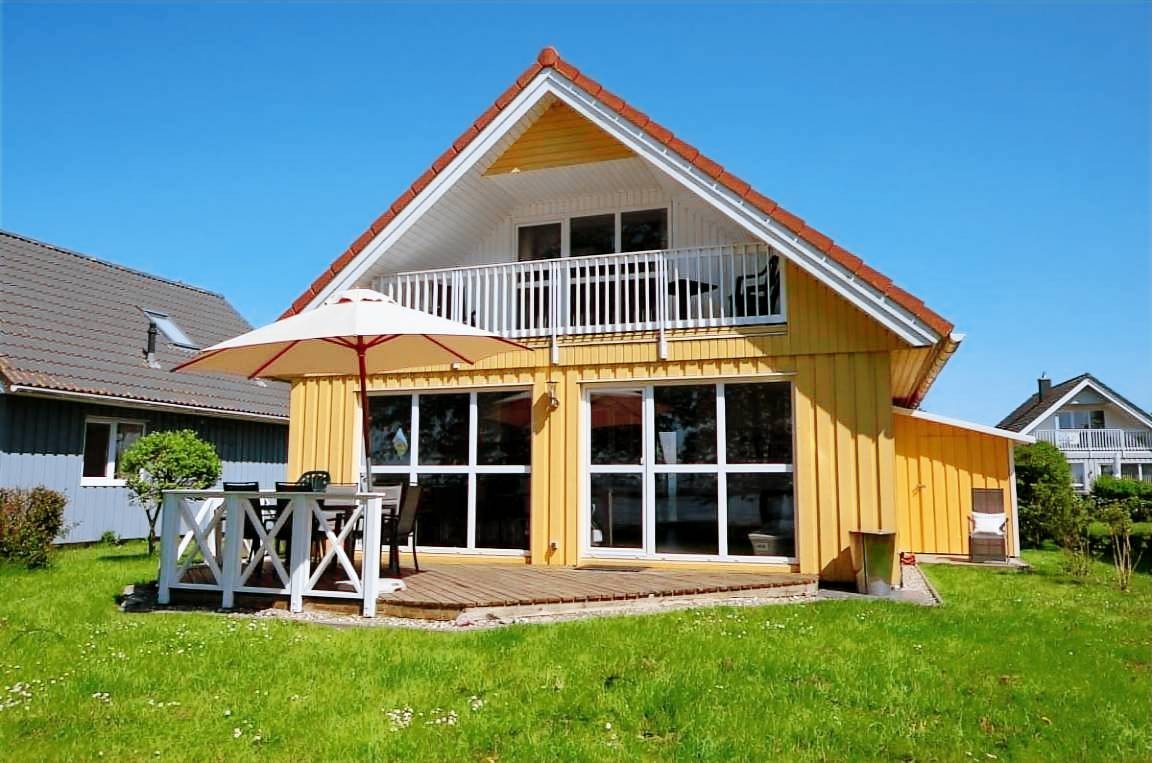 Ferienhaus mit Pool Außenansicht